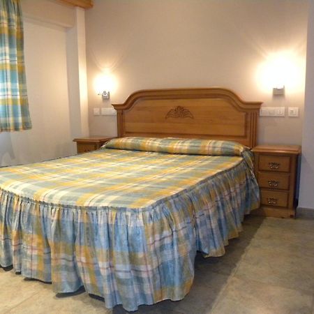 Hotel Duque De Calabria Manzanera Room photo