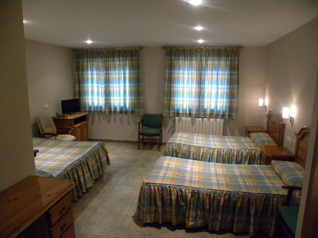 Hotel Duque De Calabria Manzanera Room photo
